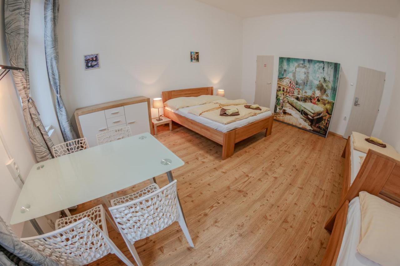 Cuba Bar & Hostel Ceske Budejovice Eksteriør bilde