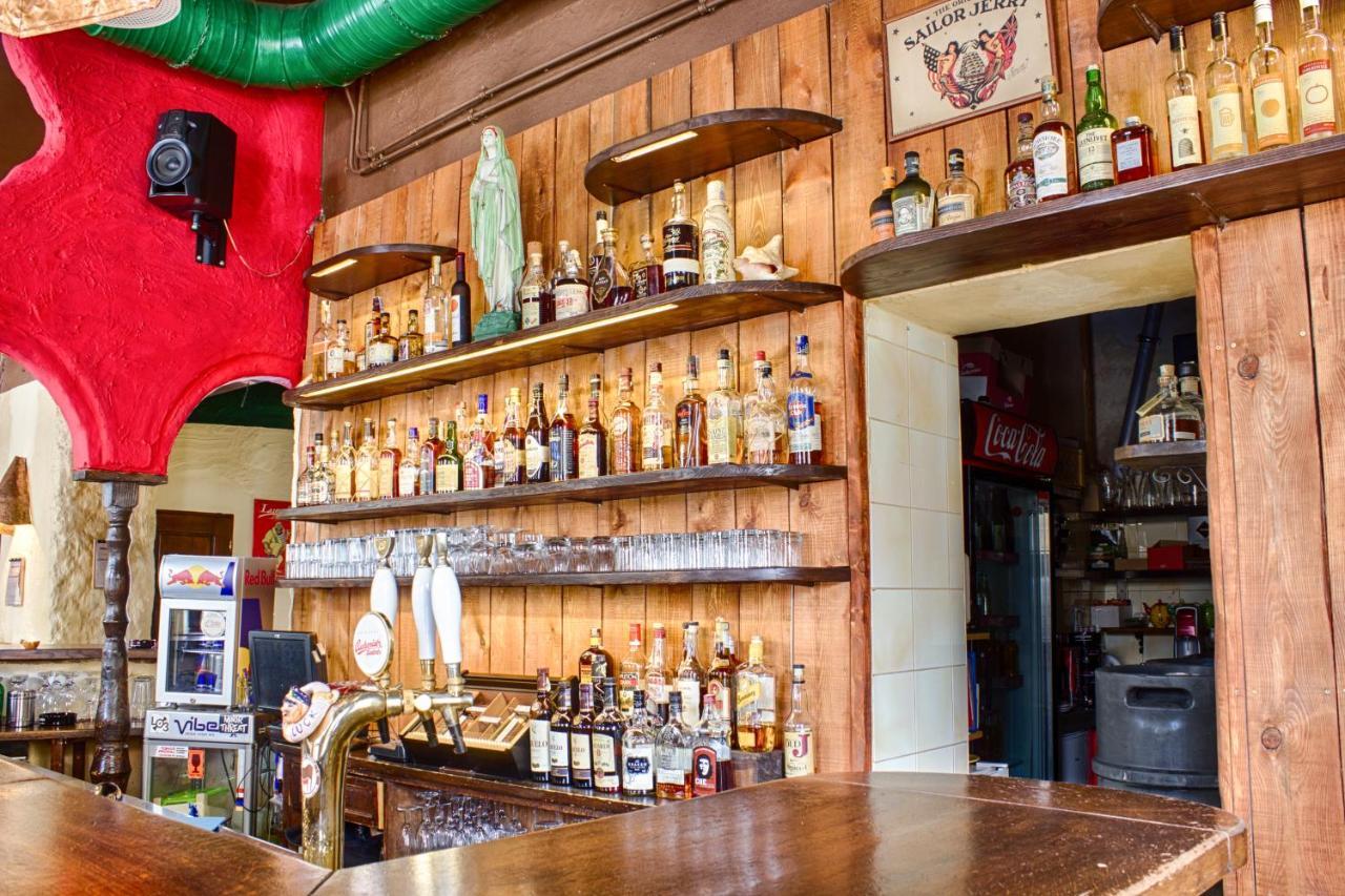Cuba Bar & Hostel Ceske Budejovice Eksteriør bilde