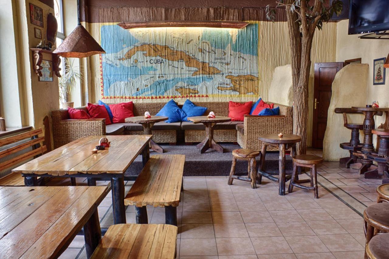 Cuba Bar & Hostel Ceske Budejovice Eksteriør bilde