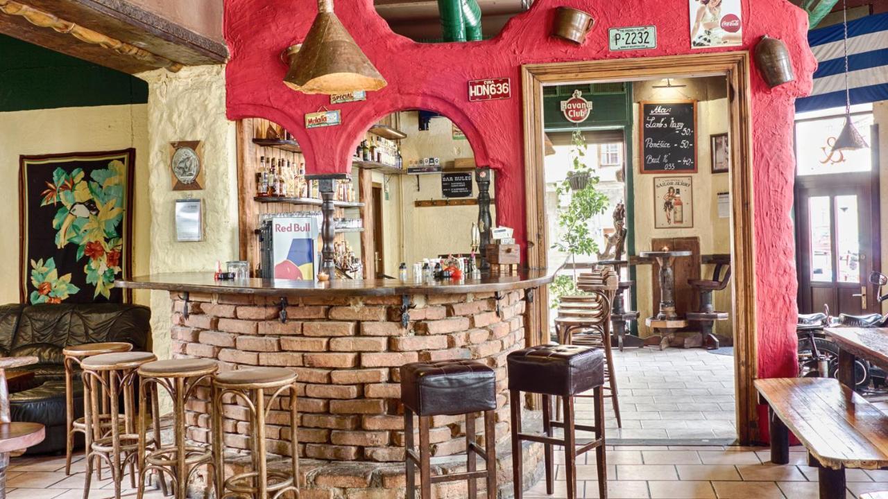 Cuba Bar & Hostel Ceske Budejovice Eksteriør bilde