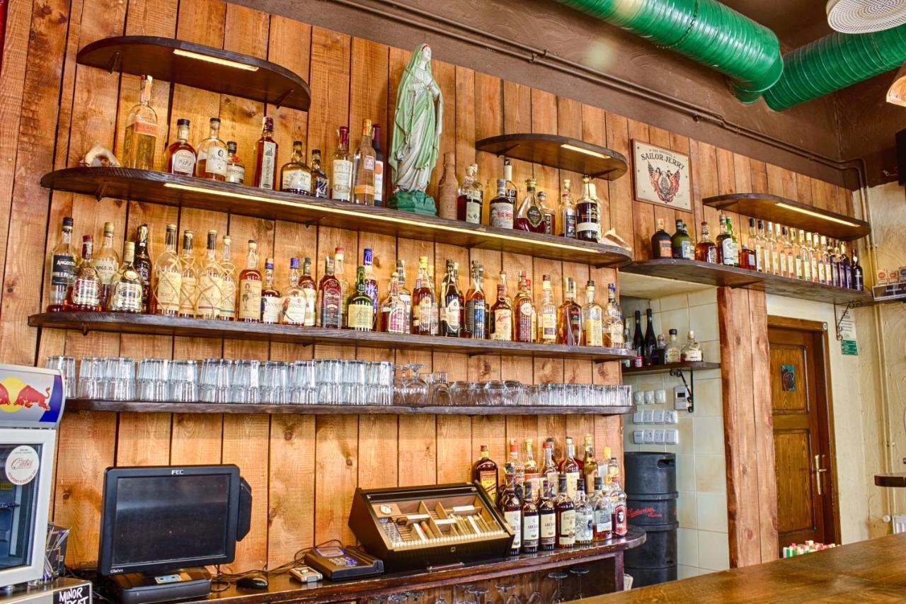 Cuba Bar & Hostel Ceske Budejovice Eksteriør bilde